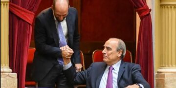 Se complica la Ley Bases y el Gobierno negocia cambios en Ganancias y el régimen de inversiones