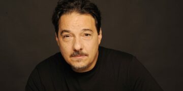 Fernán Mirás: «El humor se inventó para sobrellevar lo inevitable de la vida»