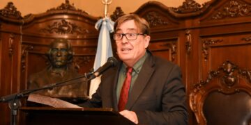 García Montero: «Vivimos con la esperanza de cuidar y ser cuidados»
