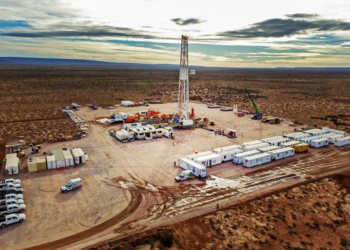 Funcionarios e industria debaten políticas ambientales y energéticas en Neuquén