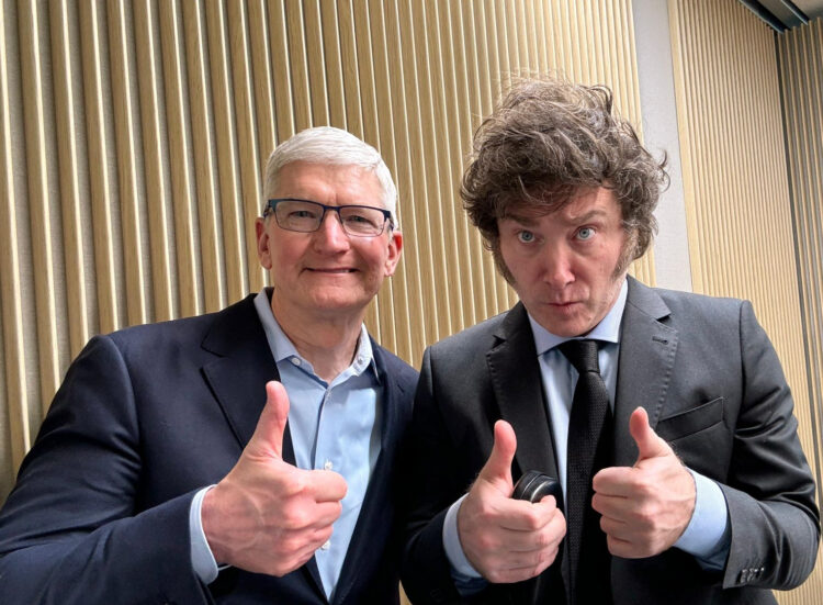 Milei mantuvo una reunión con el CEO de Apple, Tim Cook, en California.