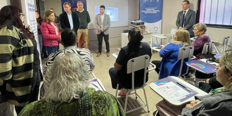 Prevención de estafas virtuales: dictan talleres informativos para adultos mayores