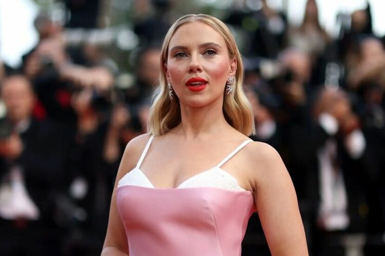 Scarlett Johansson acusó a OpenAI de utilizar una voz idéntica a la suya para el ChatGPT