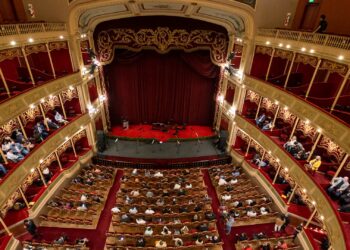 Llaryora estuvo al frente de la Velada de Gala