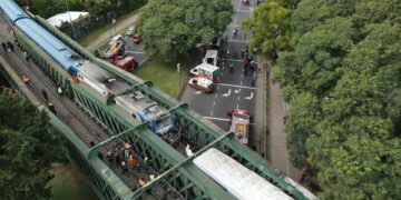 Un violento accidente entre dos trenes en Buenos Aires dejó decenas de heridos