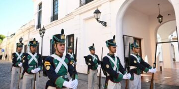 Córdoba realiza el tradicional cambio de guardia en el Cabildo Histórico