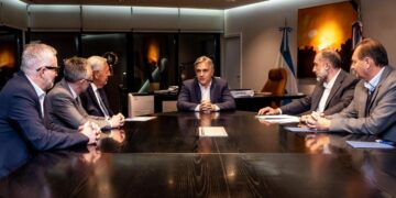 Llaryora habló con directivos de Volkswagen sobre la línea de buses y camiones que se producirán en Córdoba