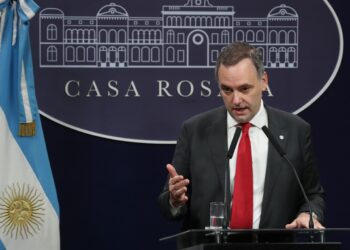 El Gobierno descartó un conflicto diplomático y apeló a que sea España quien «pida disculpas»