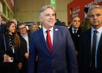 Llaryora en San Juan aseguró que la producción minera «ayuda al desarrollo del país»