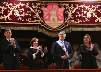 Llaryora y Passerini encabezaron la Velada Patria en el Teatro Libertador