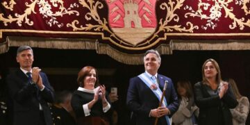 Llaryora y Passerini encabezaron la Velada Patria en el Teatro Libertador
