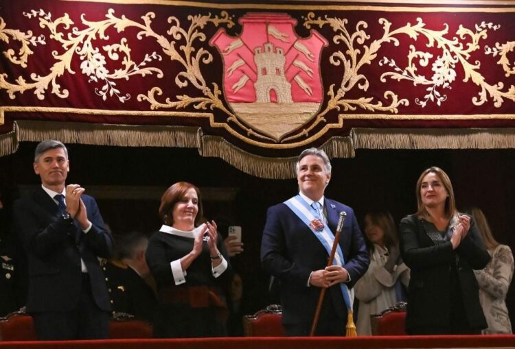 Llaryora y Passerini encabezaron la Velada Patria en el Teatro Libertador