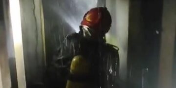 Se incendió un edificio en General Paz y 30 personas debieron autoevacuarse