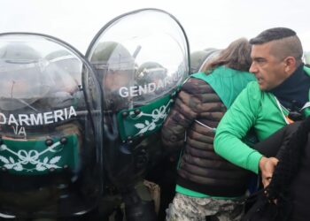 Tres detenidos y 14 heridos en la manifestación contra Milei