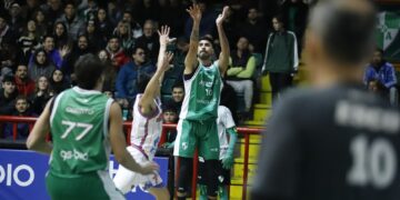 Atenas volvió a ganar y ya sacó dos de ventaja en la serie