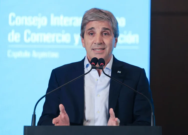 Caputo justificó la postergación de los aumentos: "No hay que cargar más a la clase media"