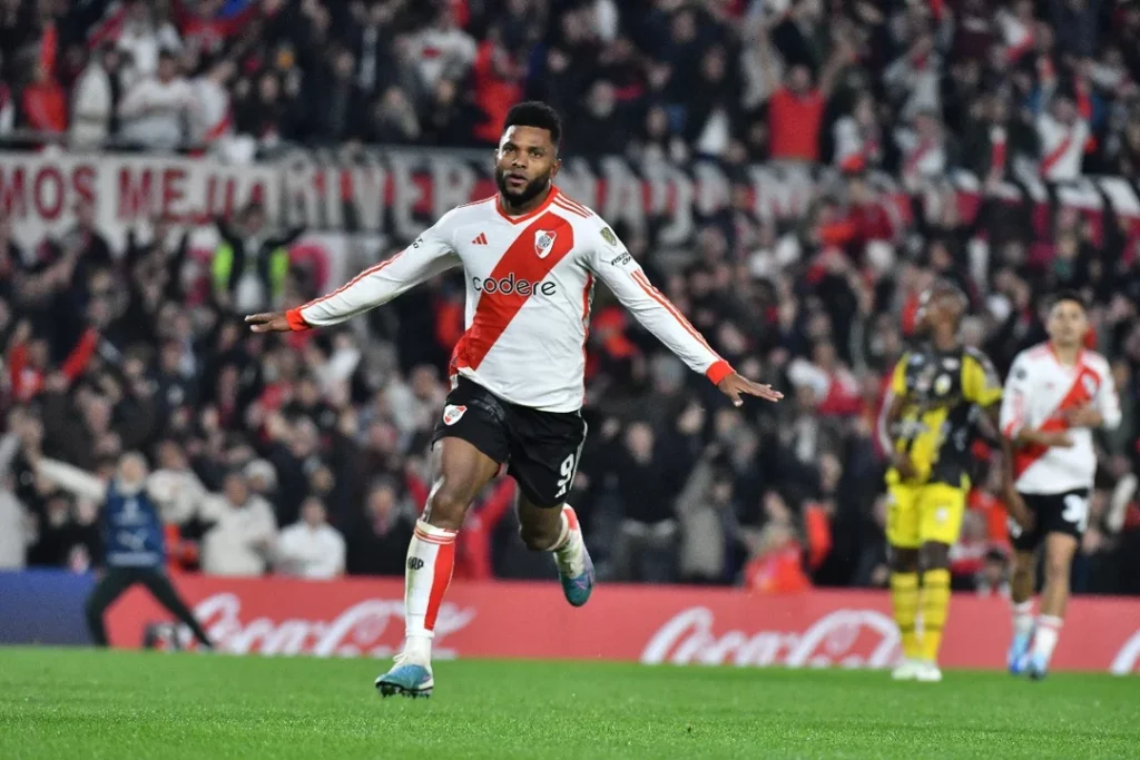 River venció a Deportivo Táchira y quedó como el mejor primero