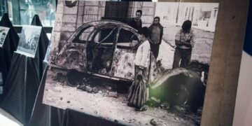 Passerini recorrió la muestra «Humos del Cordobazo”