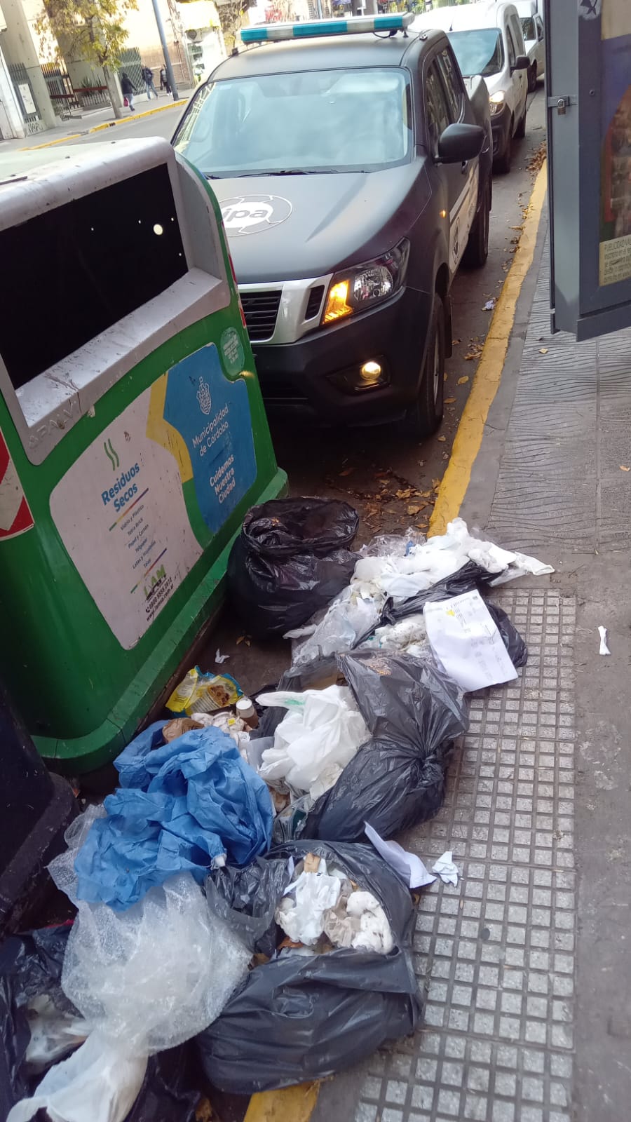 Clausuraron de manera preventiva la clínica Chutro por tirar residuos patógenos en la vía pública