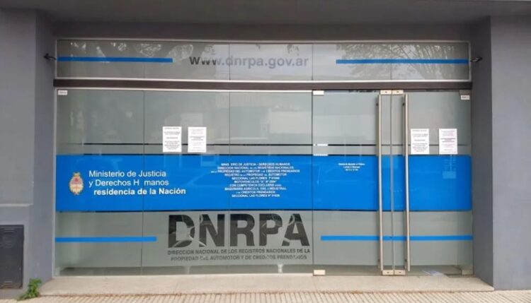 Paro por tiempo indeterminado de los trabajadores afectados en los registros del automotor