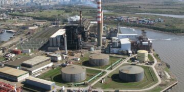 Las eléctricas se oponen a la oferta oficial para saldar la deuda