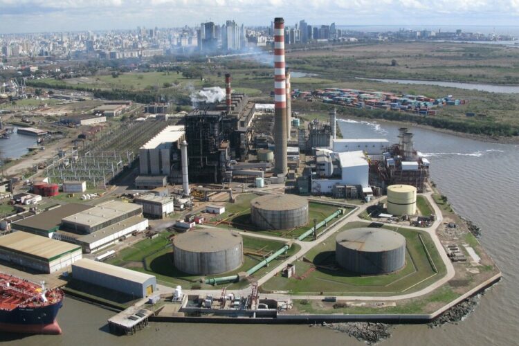 Las eléctricas se oponen a la oferta oficial para saldar la deuda