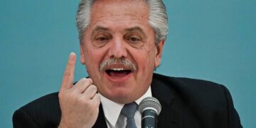 Alberto Fernández respaldó al ministro español que criticó a Milei