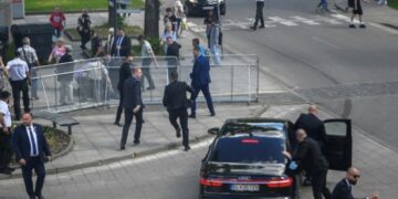 Atacaron a tiros al primer ministro de Eslovaquia y su estado es crítico