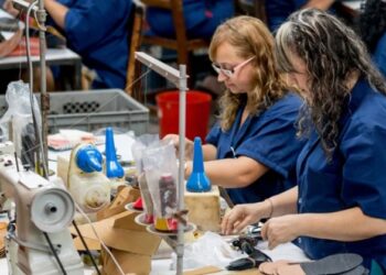 El FMI exhorta a incorporar más mujeres al trabajo por el envejecimiento de la población