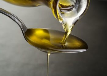 La Anmat prohibió dos aceites de oliva fabricados en Córdoba por incumplir una norma