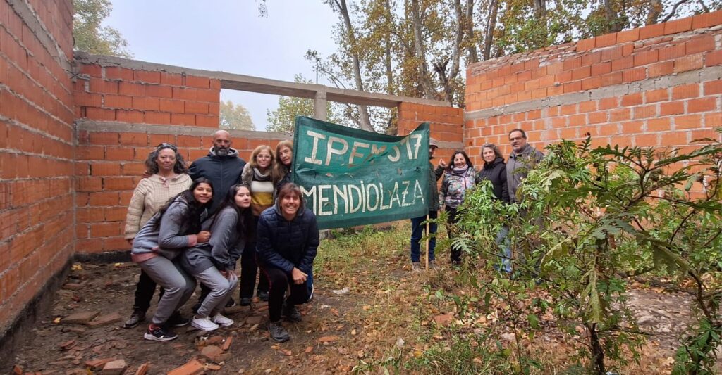 Docentes y alumnos del Ipem 317 de Mendiolaza reclaman por infraestructura