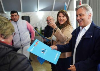 Llaryora instó al peronismo a «colaborar» con el Presidente