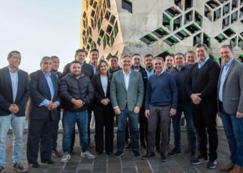 El «partido cordobés» de Llaryora sumó una decena de intendentes de JxC