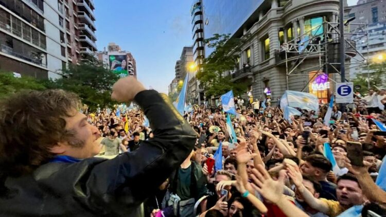 Milei cambiaría el "Pacto de Mayo" al "Acto de Mayo" dejando afuera a los gobernadores