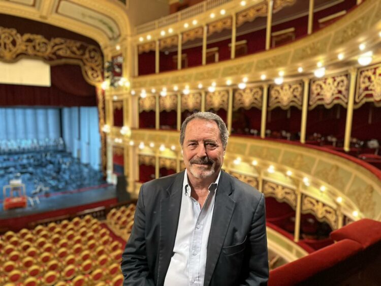 Maximiliano Olocco: "El teatro debe ser un ámbito que cobije a la gente"