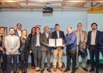 Passerini firmó un convenio para generar 500 empleos formales