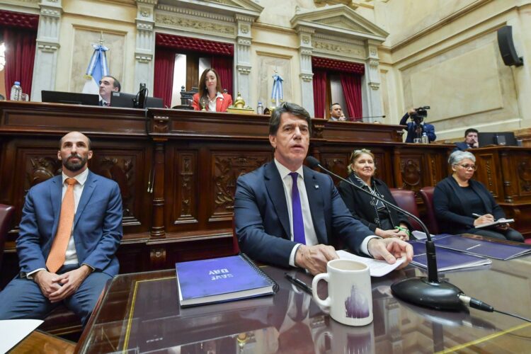 El jefe de Gabinete en su exposición ante los senadores en la Cámara Alta.