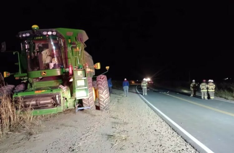 Un motociclista murió luego de chocar contra una cosechadora