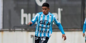 A Racing se le escapó en la última