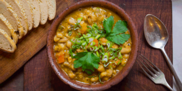 La receta de cinco pasos para preparar un locro rápido este 25 de mayo