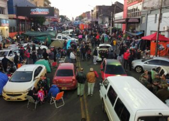 La protesta policial por los aumentos salariales en Misiones sumó a docentes y otros sectores