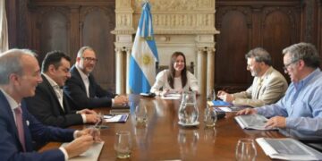 Ordenan al Gobierno a que distribuya de inmediato los alimentos almacenados y citan a indagatoria a Belliboni