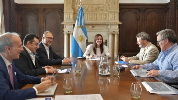 Ordenan al Gobierno a que distribuya de inmediato los alimentos almacenados y citan a indagatoria a Belliboni