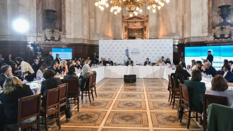 Otro revés para el Gobierno: se dilata el debate de la Ley Bases