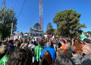Realizaron un abrazo solidario en defensa de los SRT