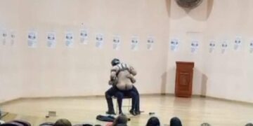 Sorpresa en una universidad por un acto con desnudistas