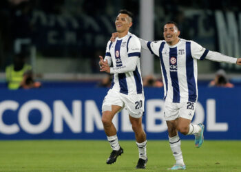 Talleres venció a Barcelona y quedó como líder de su grupo