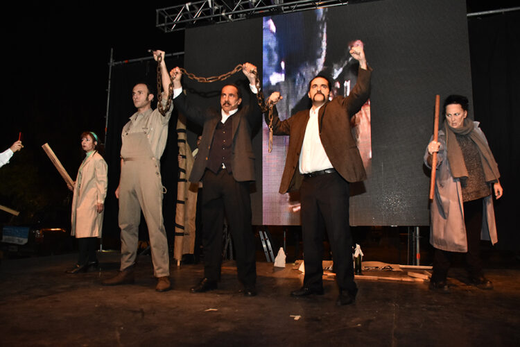 Antes de presentarse en el Comedia, la obra subió a escena en el Teatro Real.