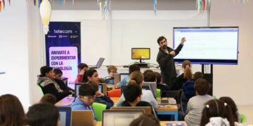 Telecom capacita docentes cordobeses en herramientas digitales