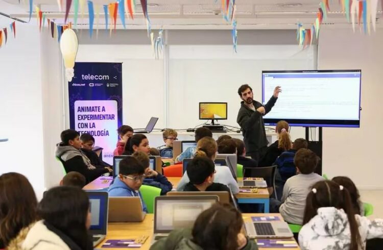 Telecom capacita docentes cordobeses en herramientas digitales
